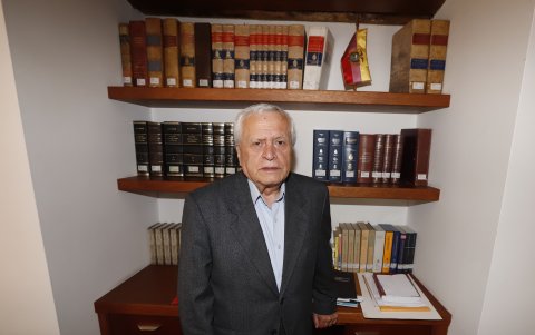 El escritor ingresó como miembro correspondiente en 2010.