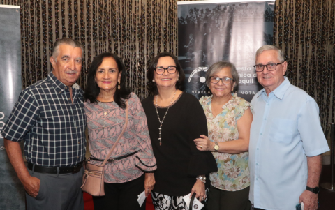 Carlos Salinas, Lorena de Salinas, Glenda de Jarrín, Sarita de García y Mauricio García.