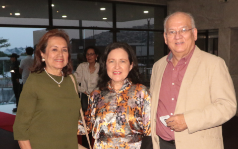 Norma Aguirre, Marisol de Zea y Luis Zea.