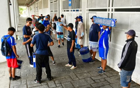 La crisis institucional mantiene a Emelec con sanciones deportivas y sin posibilidad de fichar refuerzos.