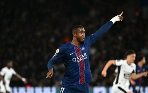 Willian Pacho no será titular en PSG.