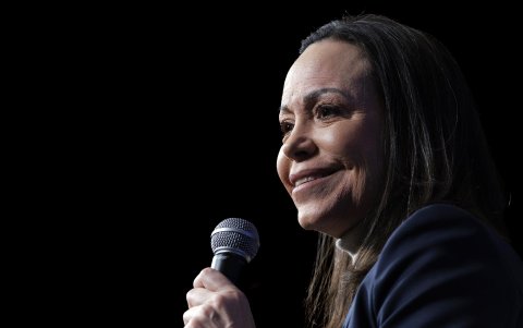 La líder opositora venezolana María Corina Machado interviene en la Fundación Heritage en Washington, DC.