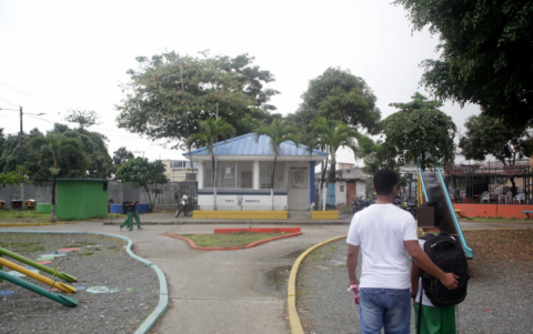 En el parque Central de Sauces 2 está abandonado un Puesto de Auxilio Inmediato (PAI). Vecinos lamentan la poca presencia policial en esta ciudadela.