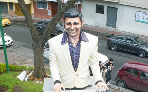 El busto de Don Medardo y sus Players honra el legado de la música popular ecuatoriana.