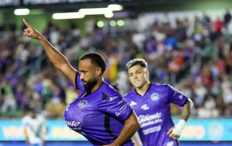 Sierra desde el año pasado es padre de familia del pequeño Ethan.