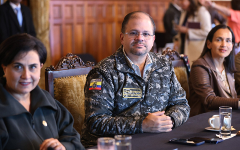 El ministro el Interior, John Reimberg, durante la reunión del Gabinete  con el presidente Daniel Noboa.