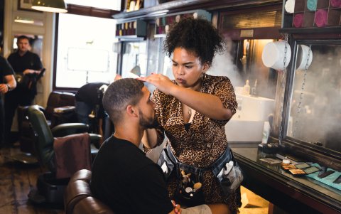 Detrás de la imagen del futbolista Rubén Loftus-Cheek cuando jugaba en el Chelsea.