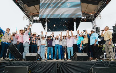 La prefecta del Guayas, Marcela Aguiñaga, buscará la reelección de su cargo en 2027.