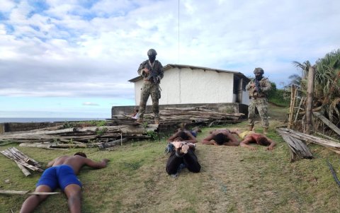 La acción militar permitió la incautación de armas, vehículos y dispositivos de comunicación.