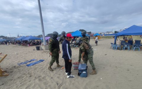 En zonas como Salinas y Playas se han implementado puestos fijos de vigilancia, patrullajes mixtos y revisiones vehiculares.