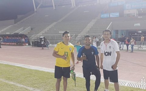 Durante los últimos cinco años, Garcés (a la derecha en la imagen) trabajó en la escuela de fútbol RP1, dirigida por Raúl Pérez.