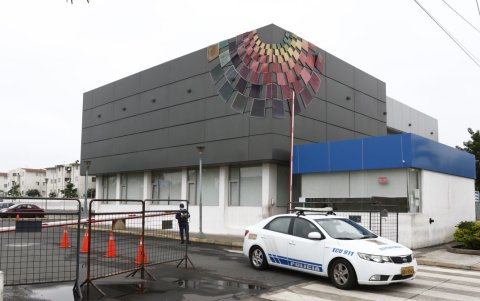 Una médica legista de 33 años del Laboratorio de Criminalística de Guayaquil está en UCI tras contagiarse de tuberculosis por contacto con un preso.