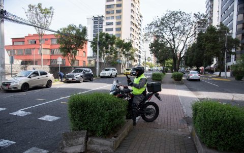 Controles. Vecinos contrataron seguridad privada para monitorear en diferentes horarios.