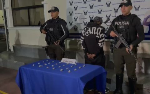 Uno de los sospechosos del robo al youtuber, detenido por la Policía Nacional en el sector de La Libertad, tras un operativo en el que se hallaron sustancias sujetas a fiscalización.