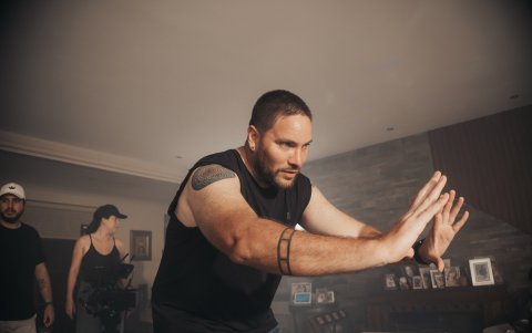 Memento Vivere marca un punto distinto dentro de la filmografía de Rivera, conocido por proyectos de mayor circulación comercial