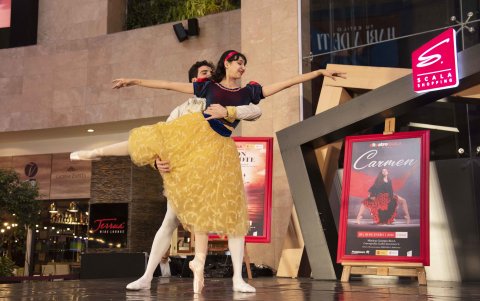 Un fragmento de las piezas que son parte del encuentro se presentó en la plaza central del Centro Comercial Scala Shopping.