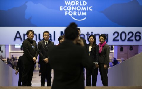 Los participantes se toman una foto el día de cierre de la 56ª reunión anual del Foro Económico Mundial (WEF) en Davos.