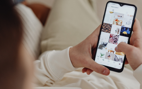 Referencial.La era del “feed” curado quedó atrás: autenticidad y espontaneidad dominan el nuevo pulso visual.