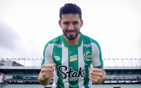 En el fútbol de Brasil, Ronie Carrillo tuvo su última experiencia.