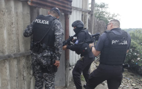 Los allanamientos buscan frenar el uso de centros de acopio para contaminar contenedores en ruta portuaria.