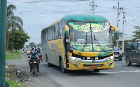 Infraestructura.  Es común ver irrespeto de los conductores. También reclaman por la falta de aceras y bordillos en la carretera.