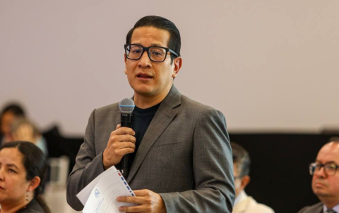 Andrés Campaña, concejal de Quito, ha denunciado casos relacionados al mantenimiento del metro y compra de camiones de Emaseo y troles, etc.