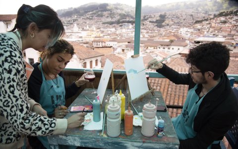 Las jornadas de pintura suelen durar alrededor de cuatro horas y convocan a públicos. diversos.