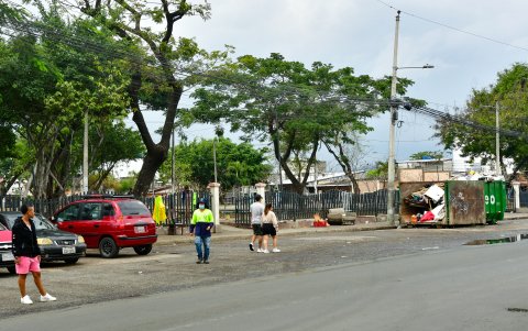 Un contenedor de basura desmotiva a que personas de otros sectores visiten el parque, aseguran los residentes.
