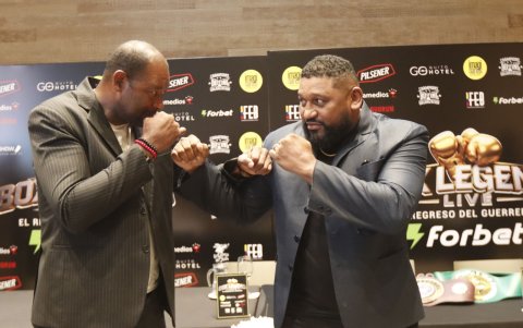 El tricolor Beber Espinoza (i) se volverá a subir al ring para enfrentar al colombiano Epifanio Mendoza (d), en la cartelera denominada la ‘Pelea del año’.