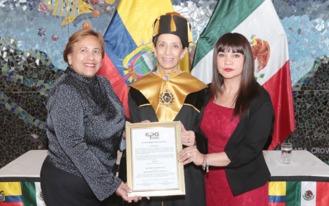 Jessica Benites, delegada de la Universidad Gestalt de México en Guayaquil y vicepresidenta del Colegio de Periodistas del Guayas; Edith Huerta, rectora de la Universidad Gestalt de México; y Katiana Barreno, directora de Asuntos Internacionales - Mitad del Mundo de la Universidad Gestalt de México.