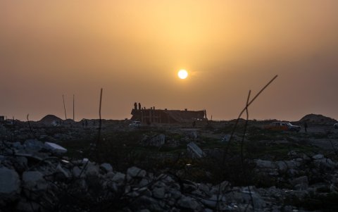 En la playa de la capital gazatí, el paisaje mezcla precariedad y pequeños gestos de normalidad.