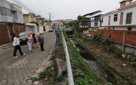 Hace más de cinco años, el Municipio construyó un ducto cajón con camineras y ciclovías, pero nunca completó la obra hacia el lado de Cumbres Bajas de Los Ceibos.