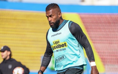 Gabriel Achilier en el 2025 defendió la camiseta de Orense.