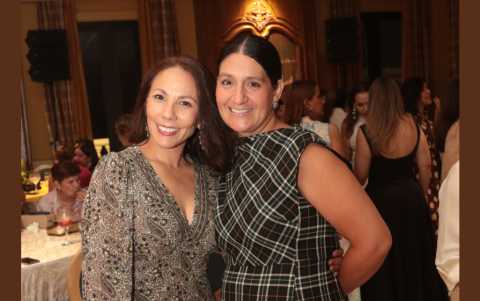 Adriana Donoso de Martínez y María Gabriela Muñoz.