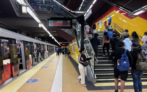 La licitación para el mantenimiento del Metro de Quito fue suspendida por cuarta ocasión, según informó el concejal Bernardo Abad, en este 2026.