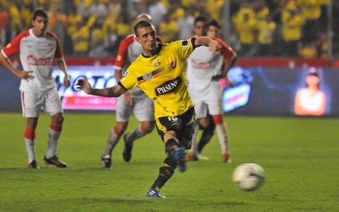 Diaz sentenció el empate de Barcelona ante Independiente Santa Fe en su primera noche amarilla.