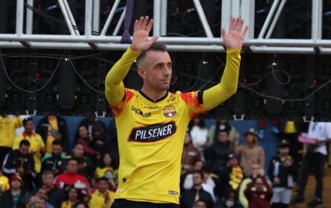 Diaz jugó como titular su ultima Noche Amarilla, pero terminó en derrota a manos de Deportivo Quito.