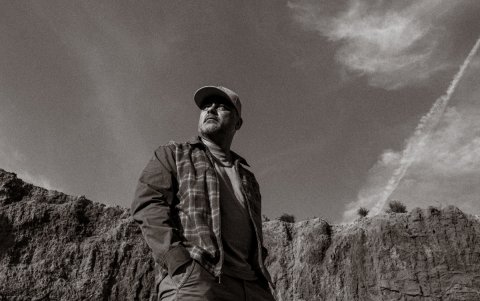 Nach es considerado uno de los pilares del rap y el hip hop en español.