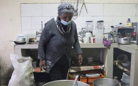 Richard Carapaz alababa la sazón al cocinar de su mamá, Anita Montenegro.