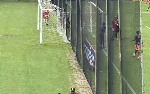 Matías Oyola y César Farías en el entrenamiento de Barcelona SC.