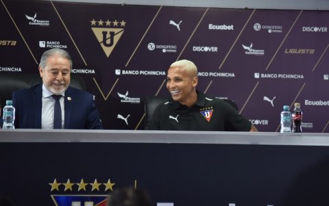 Deyverson firmó autógrafos y compartió con abonados de Liga de Quito tras su presentación oficial.