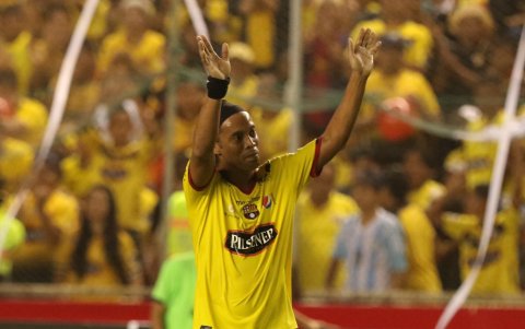Ronaldinho fue la primera estrella invitada a la Noche Amarilla, realizada en el 2016.
