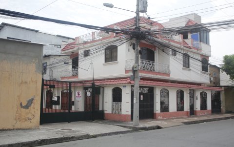 Producto de la inseguridad, hay peatonales donde se colocaron rejas.