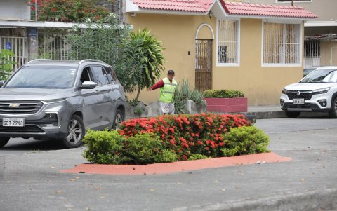 Ciudadanos se sienten desprotegidos cuando no es día laborable. Los 'cuidacarros' no pueden hacer mucho contra el hampa