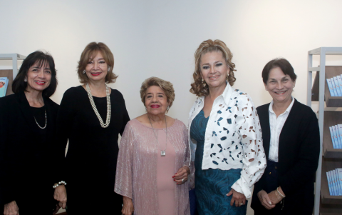 Cecilia Matamoros, Grecia Cando, Myrna Jurado de Cobo, Carlota Flores y Laura Villanueva.