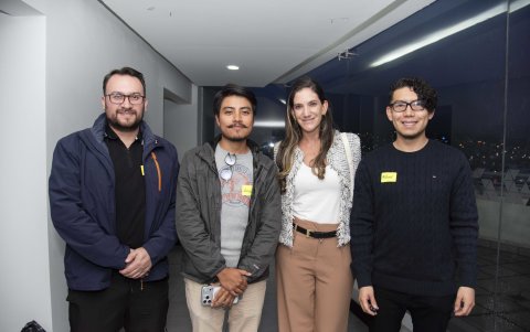 Claudia Tobar, speaker del Think Tank, junto a Jimmy Montes, Ariel Torres y Altair Barahona.