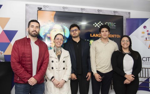 Israel Pazmiño, Yessica Camberra, Héctor Andrade, Santiago González y Jineth González.