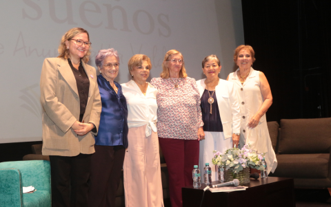 Mariela Manríquez, Nelsa Curbelo, Anunziatta Valdez, Cecilia Endara, Nieves Sotomayor y Cecilia Calderón.