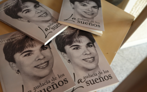 El libro retrata una época de profundas transformaciones, marcada por conquistas sociales fundamentales.