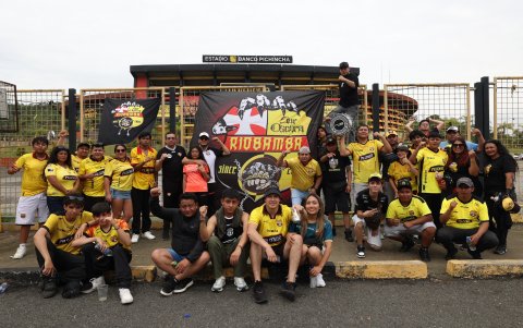 La Sur Oscura de Riobamba presente en el Monumental.